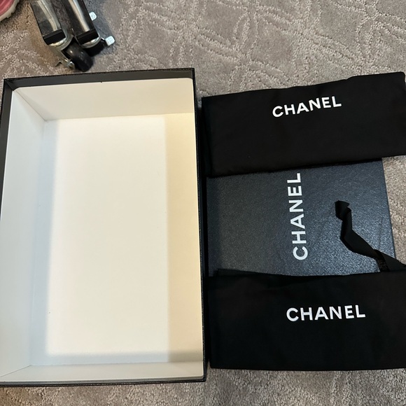 CHANEL Ivory Pearl Embellished Sandals - Picture 5 of 6